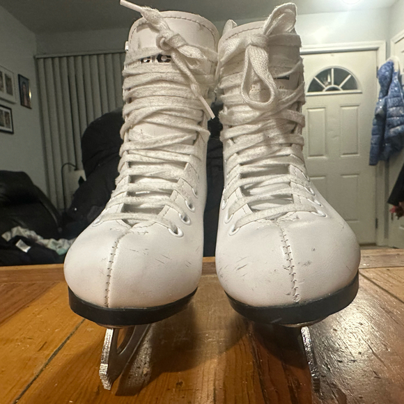Vintage SP White Leather Figure Skating Boots - Picture 3 of 7